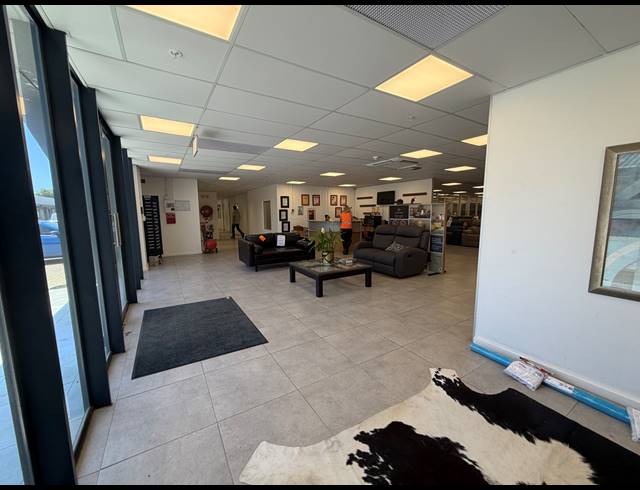 1,332M² WAREHOUSE TO LET IN BLACKHEATH INDUSTRIAL